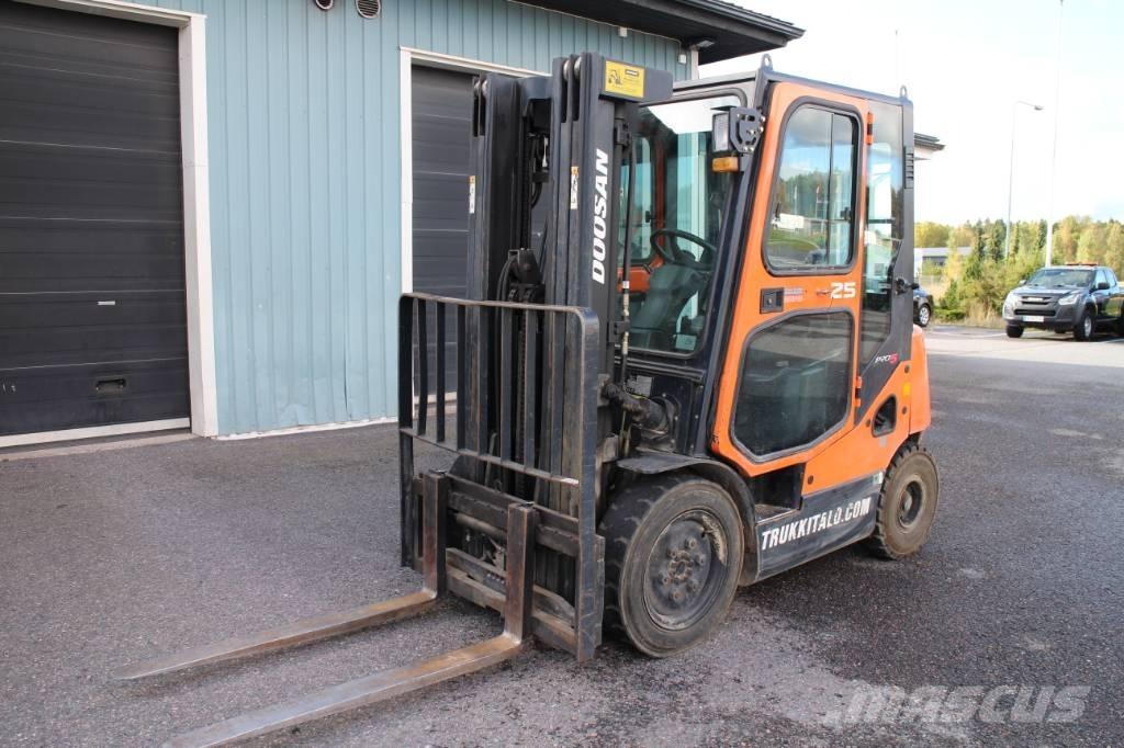Doosan D 25 S Diesel trucks