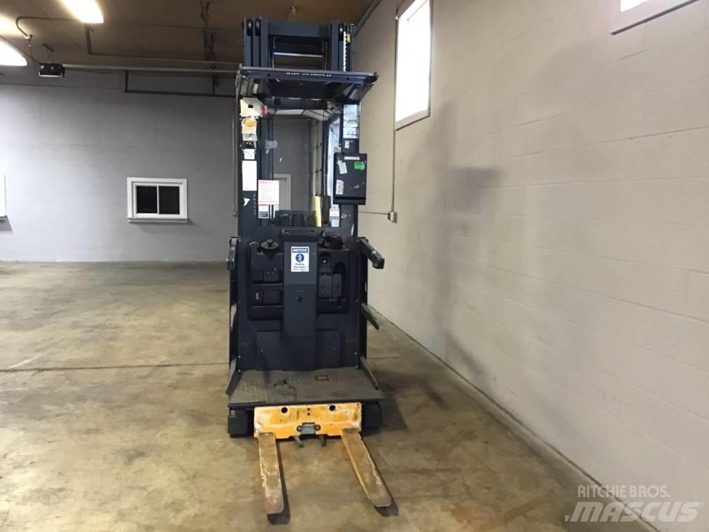 Jungheinrich EKS208 Medium lift order picker
