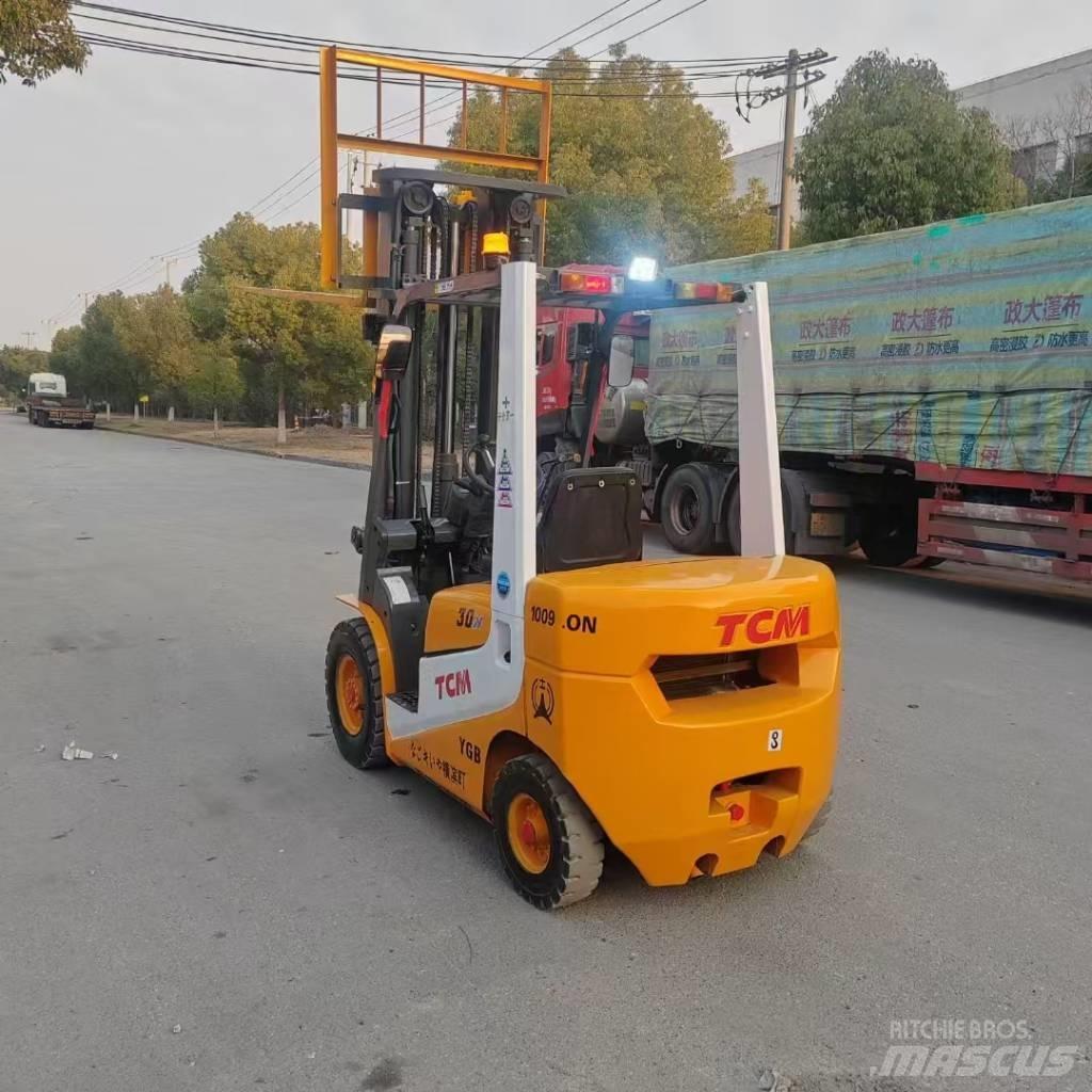 TCM FD30 Reach truck