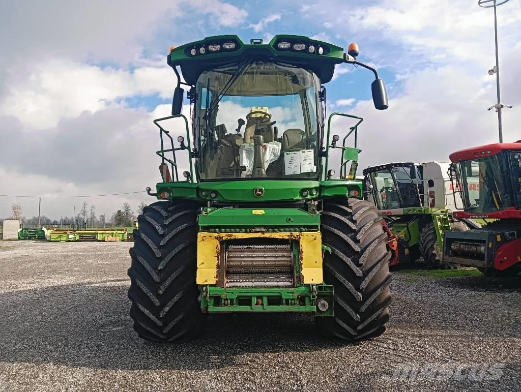 John Deere 8800 Self-propelled foragers