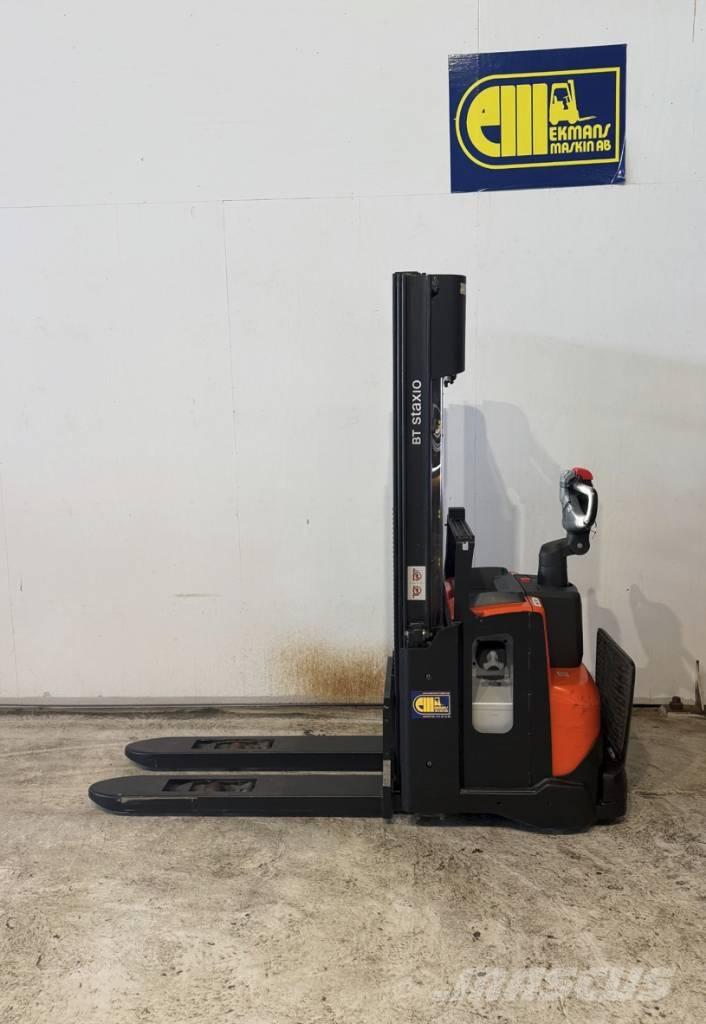 BT truck SWE 140L Pedestrian stacker