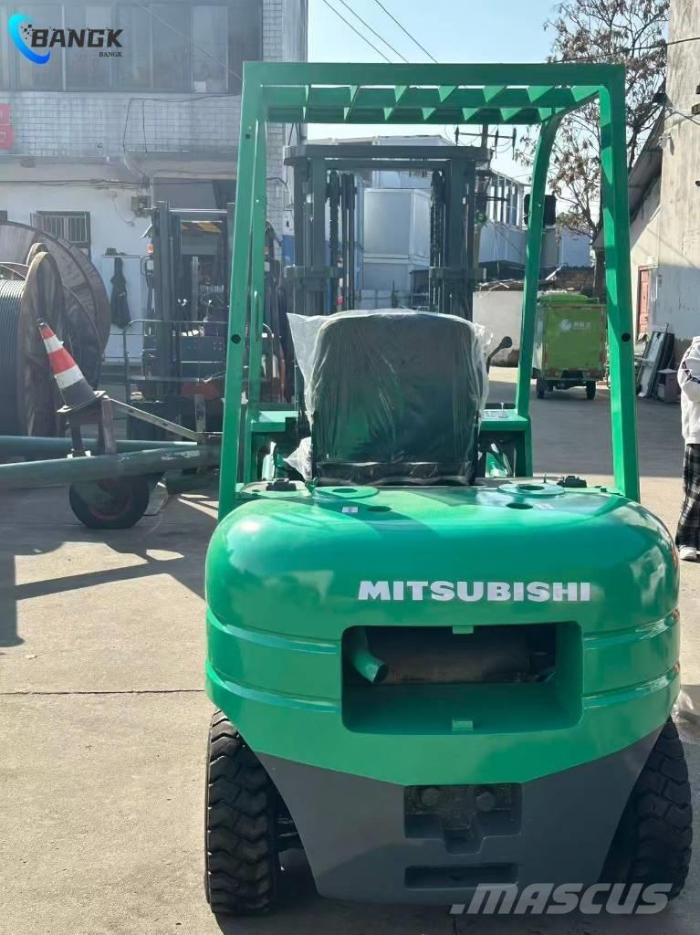 Mitsubishi FD 30 NT Diesel trucks