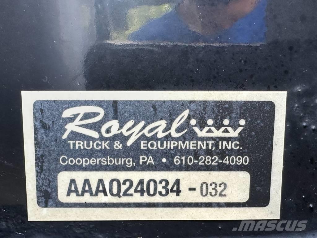 International 4300 Flatbed/Dropside trucks