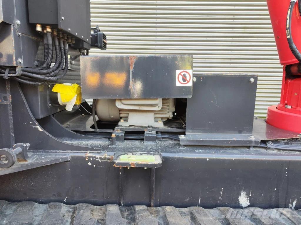 Unic URW 506 CDE Tracked cranes