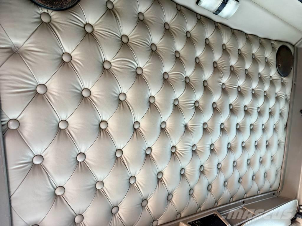 Kenworth W 900 Truck Tractor Units