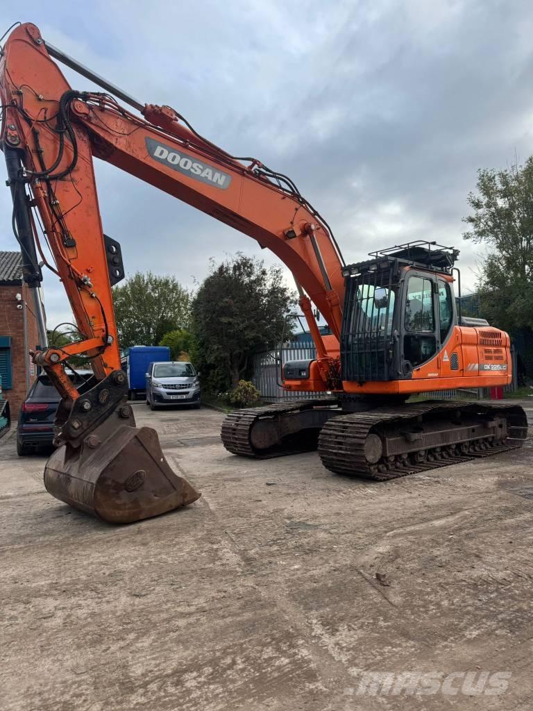 Doosan DX 225 LC Crawler excavators