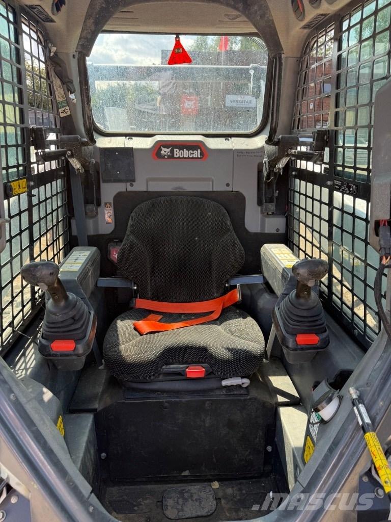 Bobcat T 76 Crawler FEL's