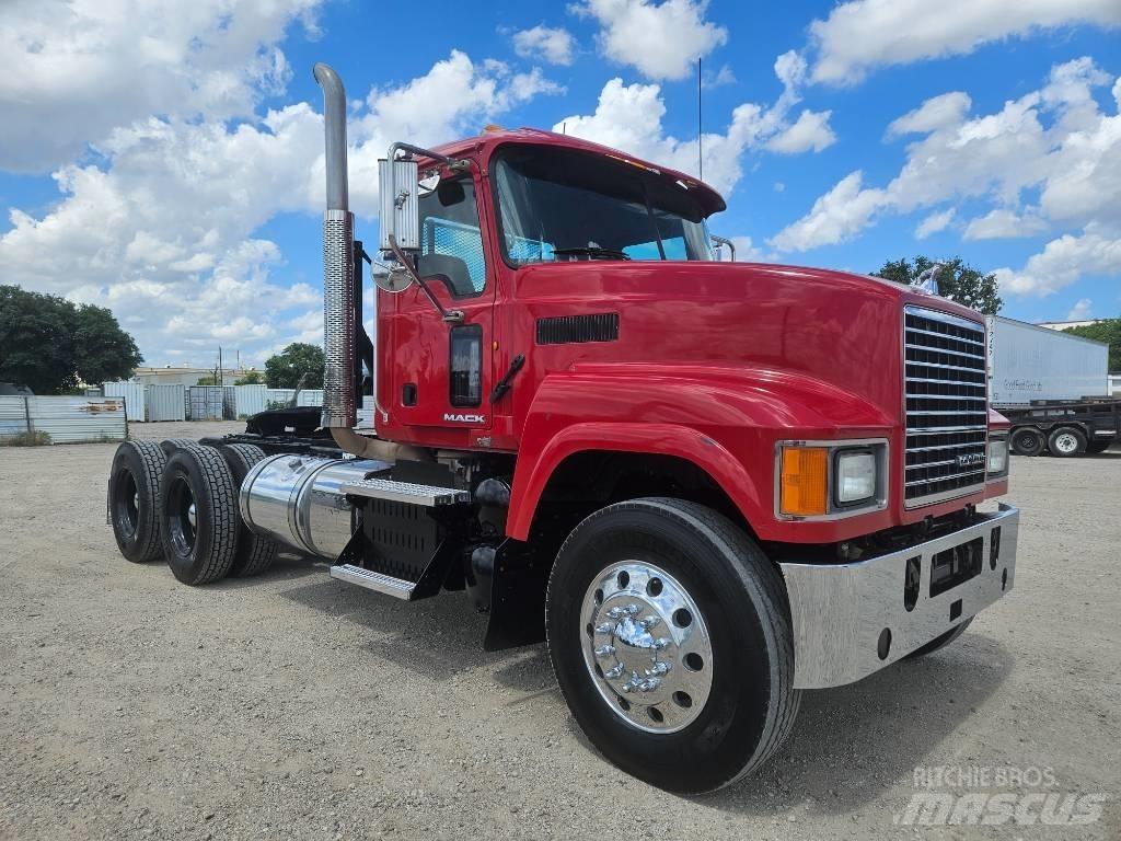 Mack CHU 613 Truck Tractor Units