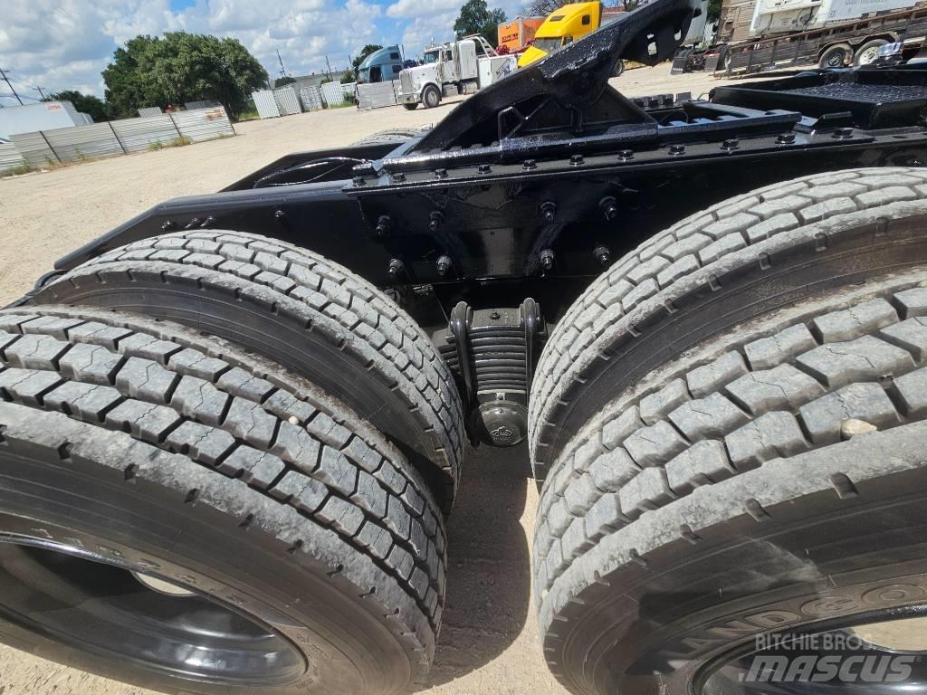Mack CHU 613 Truck Tractor Units