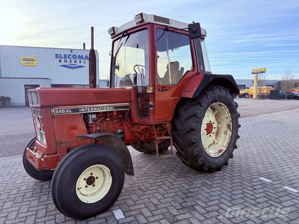 CASE IH 845 XL Tractors