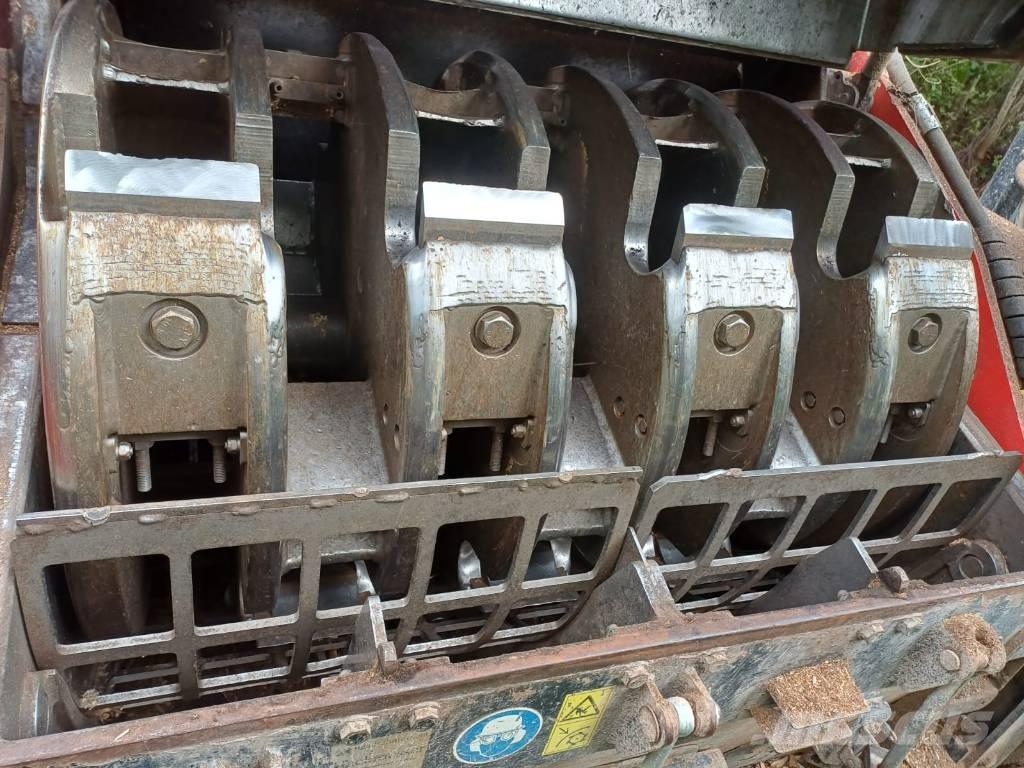 Mus-Max 11 Skidders