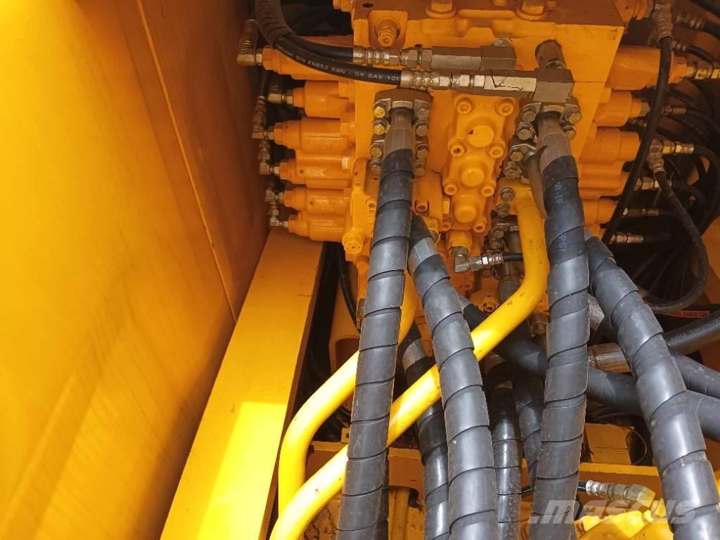 Komatsu PC 220-8 Crawler excavators