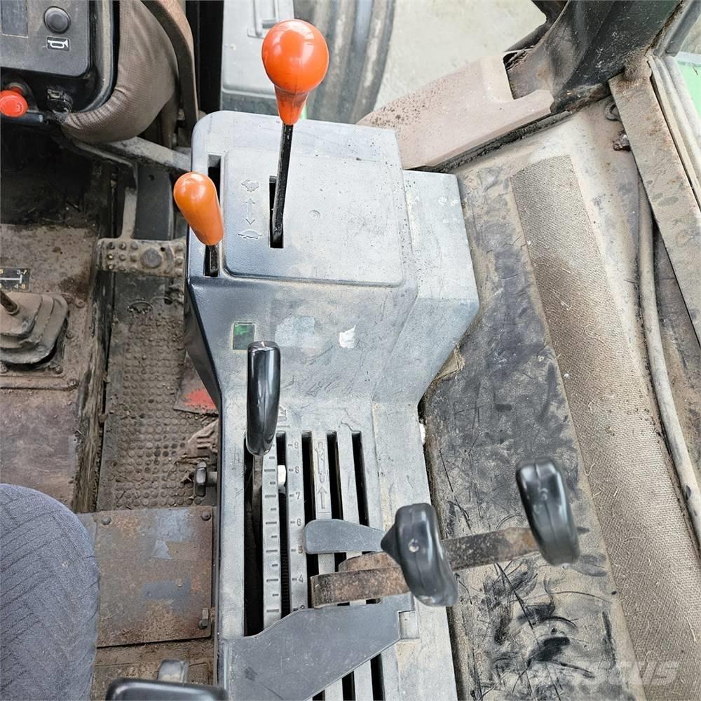 John Deere 2040 Tractors