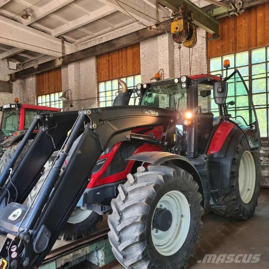 Valtra T 174 Tractors