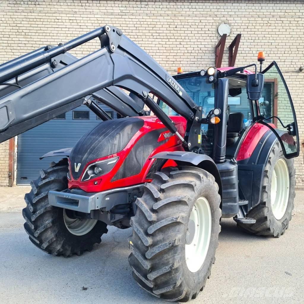Valtra T 174 Tractors