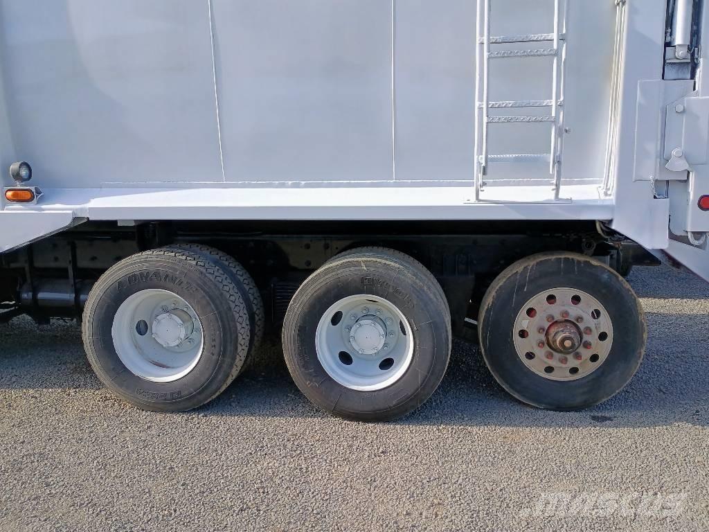 Mack LEU Waste trucks