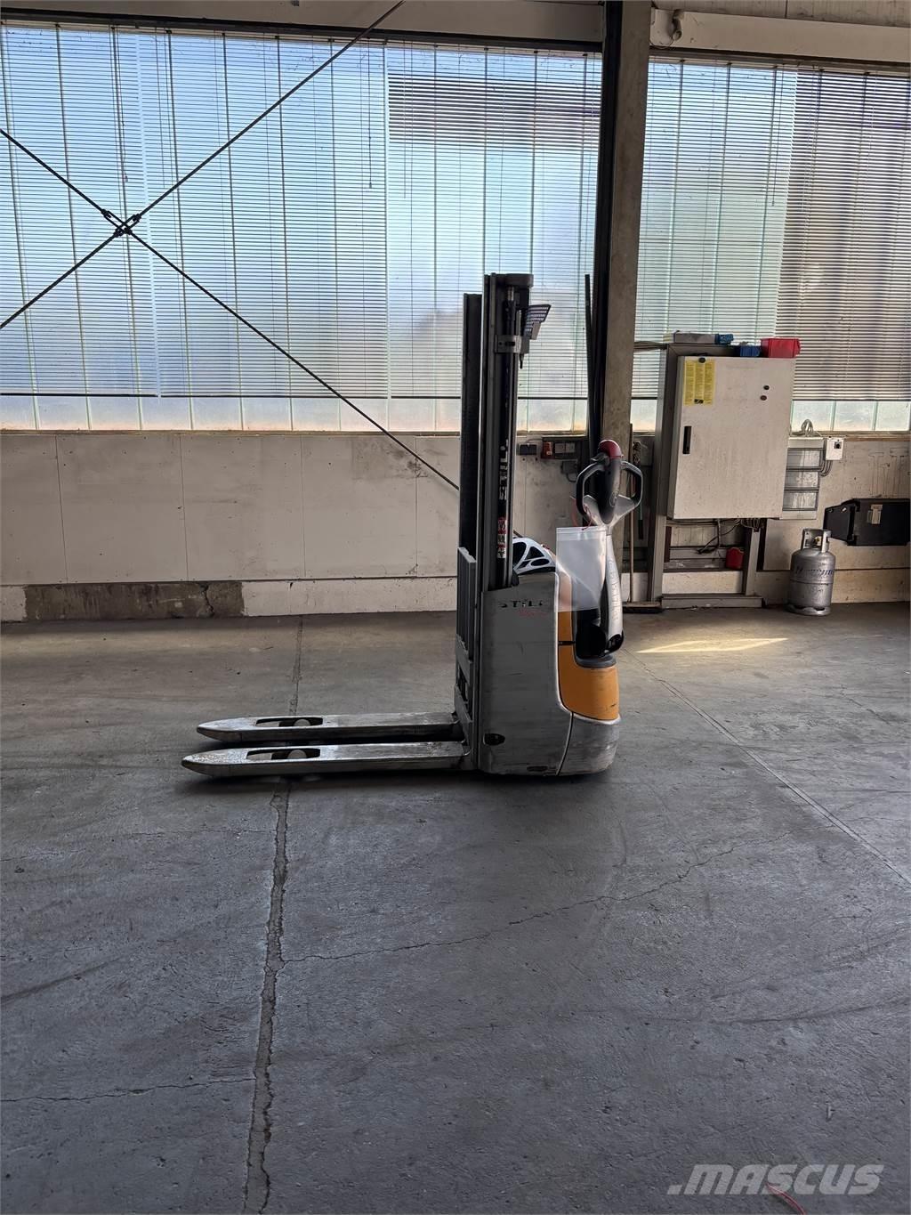 Still EXV10 Self propelled stackers