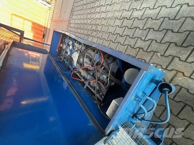 Holland Lift A151EV Scissor lifts