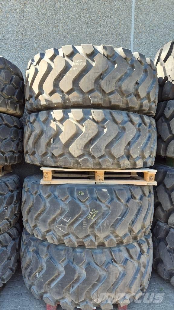 Michelin 23.5 R25 Tyres, wheels and rims