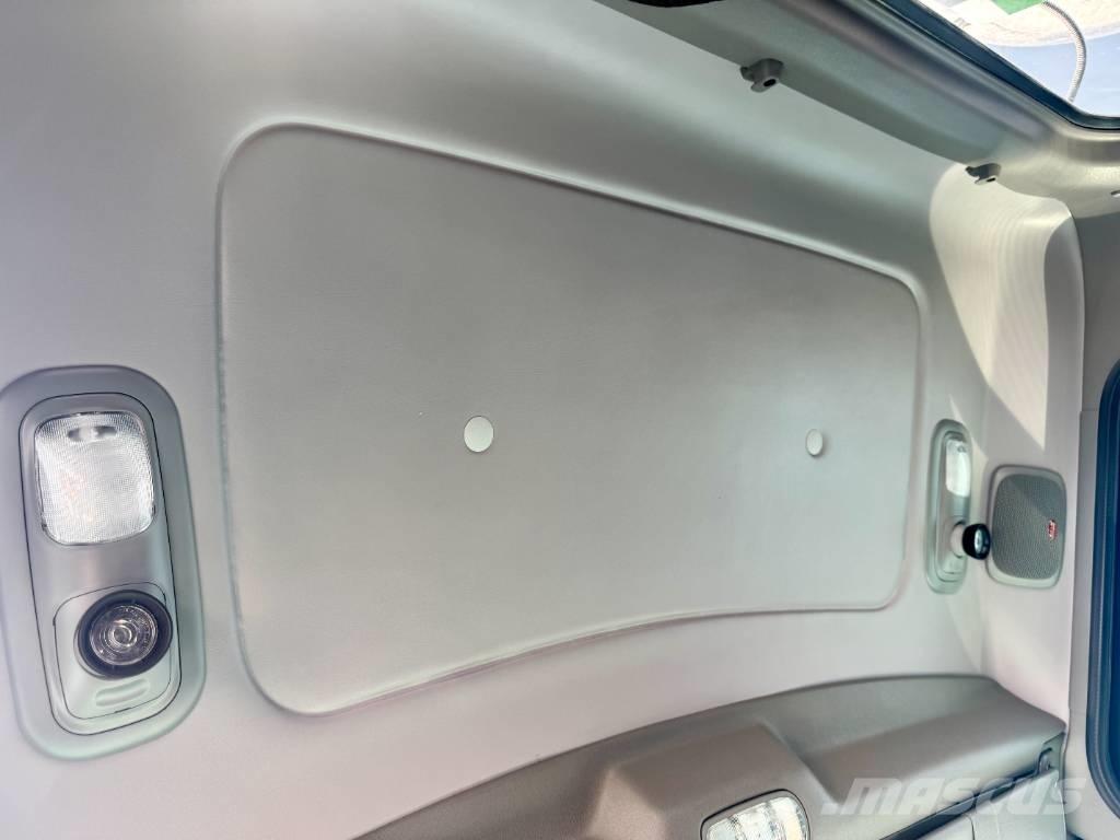 Peterbilt 389 Truck Tractor Units