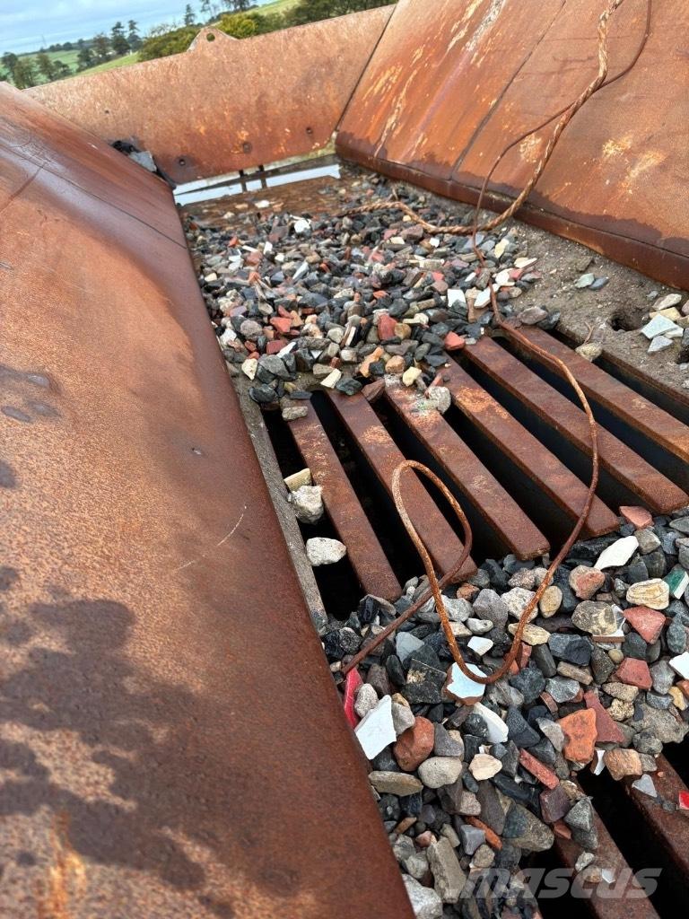 Sandvik QJ 241 Mobile crushers