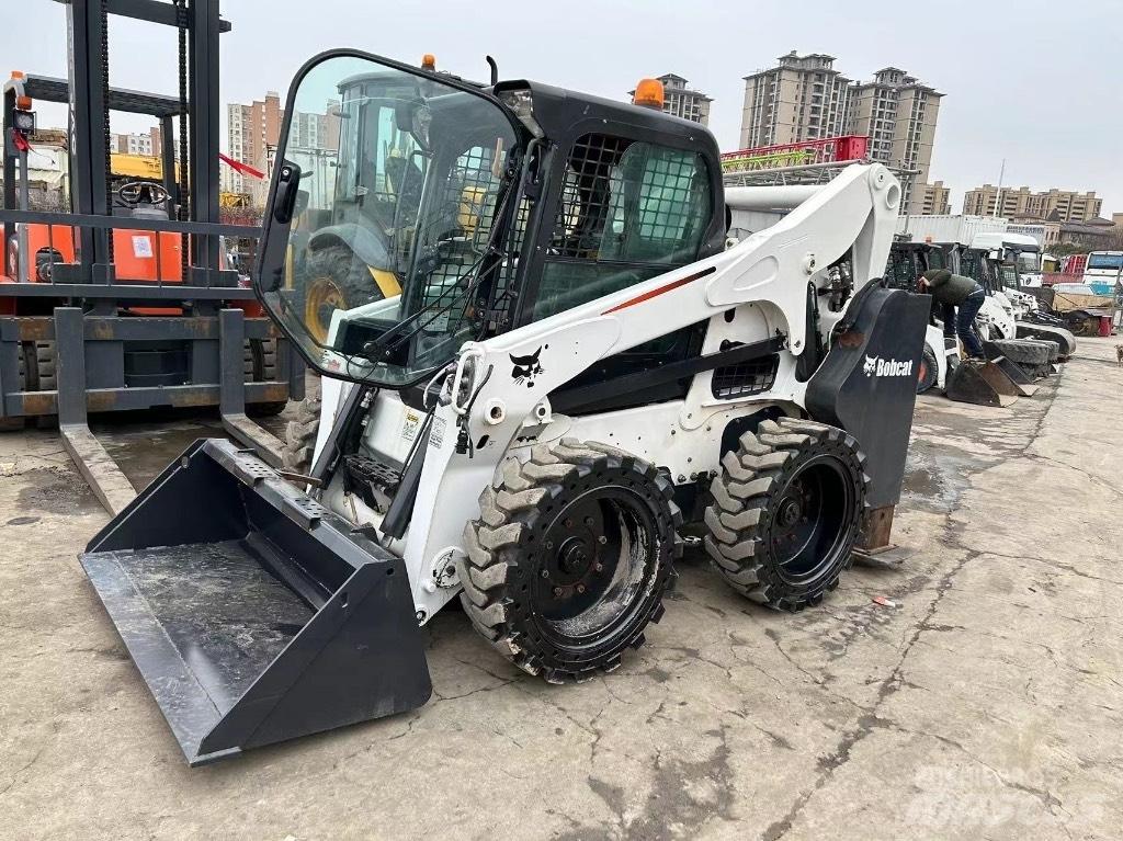 Bobcat S 750 Skid steer loaders