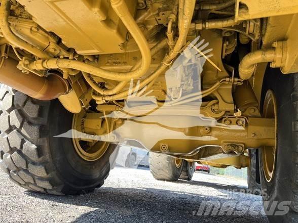 CAT 725 Water tankers