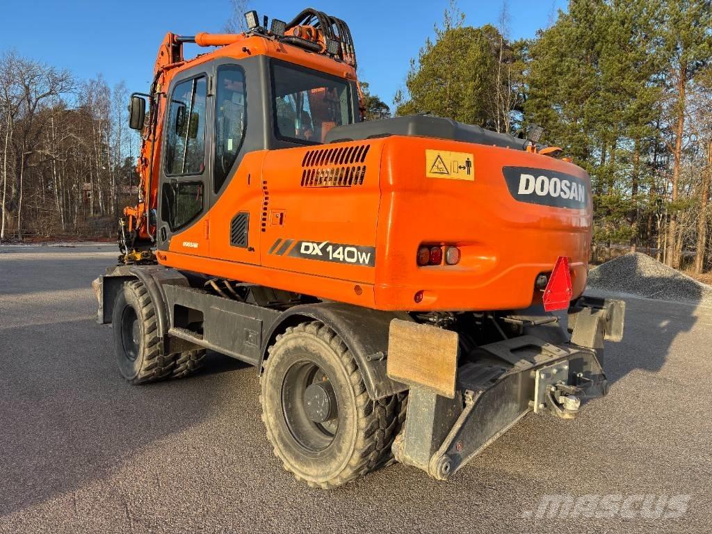 Doosan DX 140 W + vagn Wheeled excavators