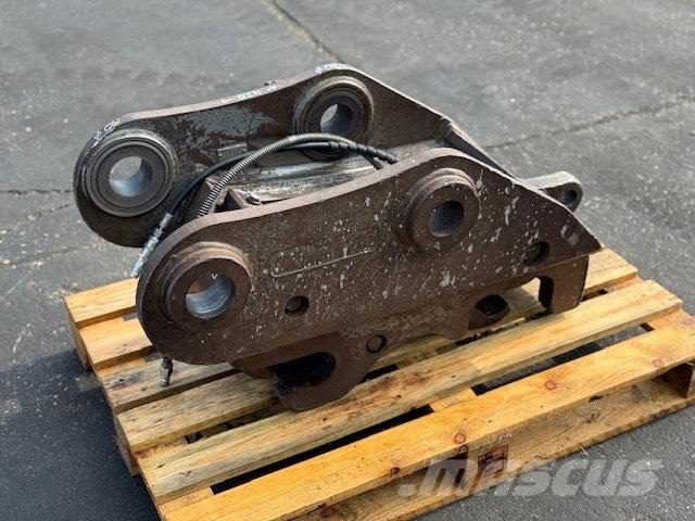 Liebherr R 906 LC Quick connectors