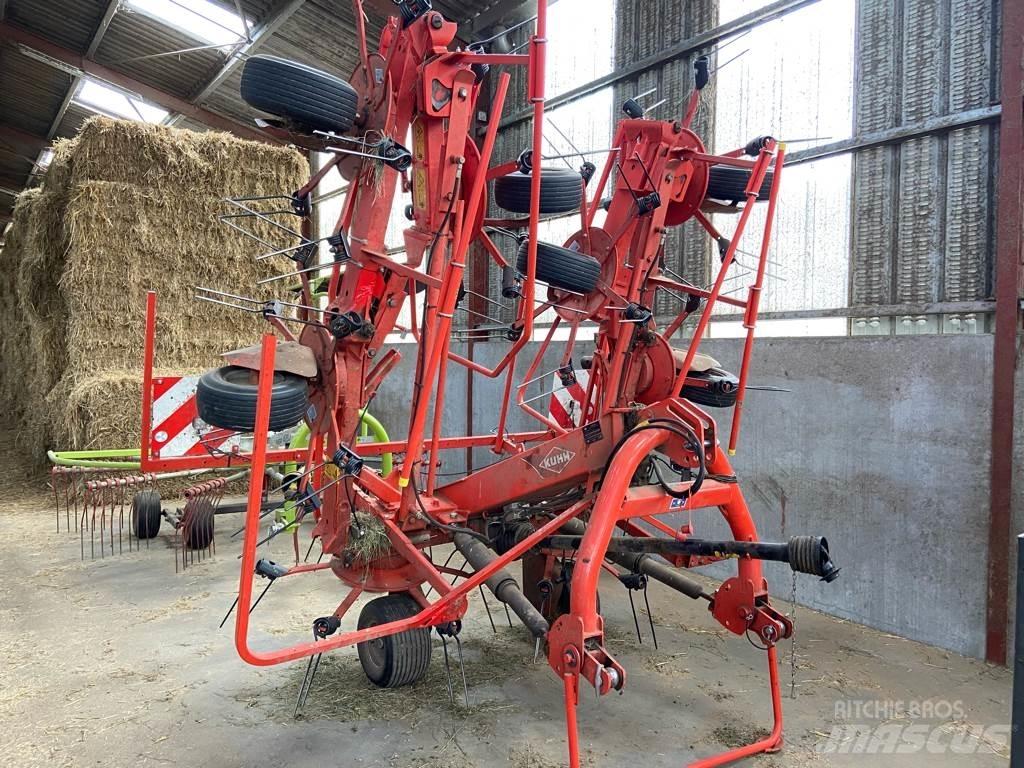 Kuhn GF8702 Rakes and tedders