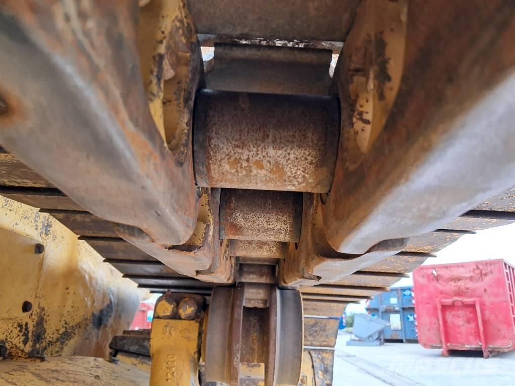 Komatsu D61PXI-24E0 Crawler dozers