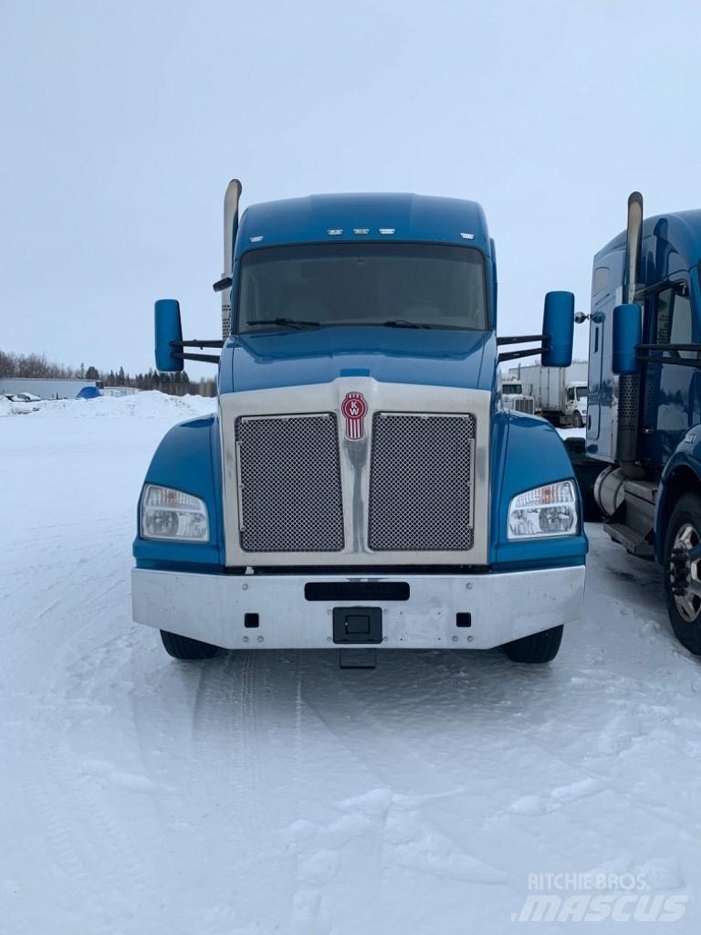 Kenworth T-880 Truck Tractor Units