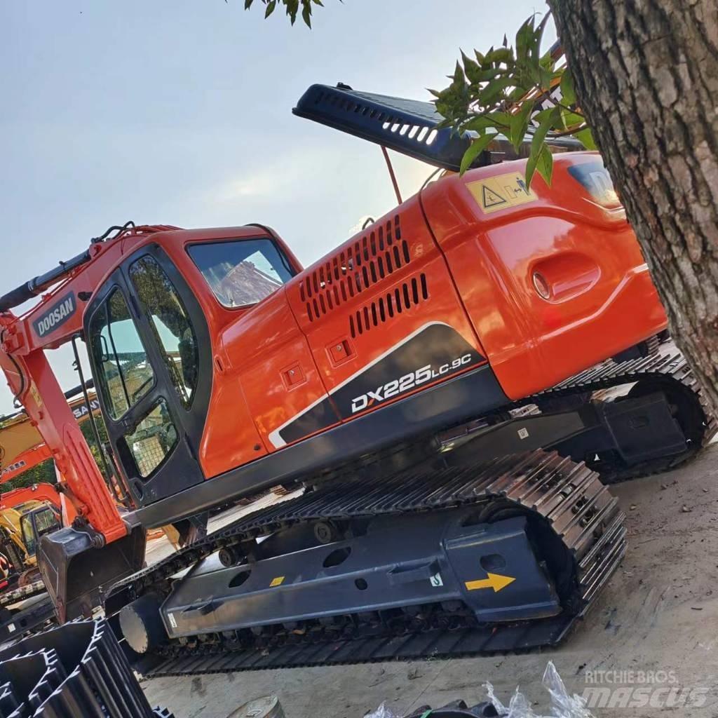 Doosan DX 225 LC Crawler excavators