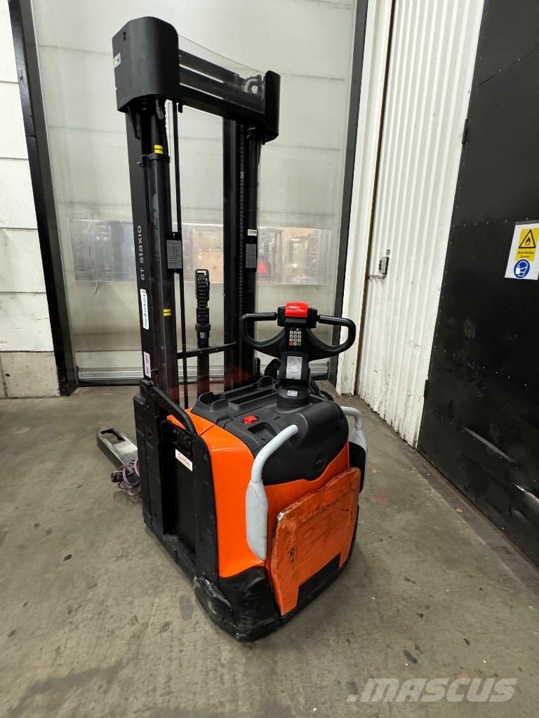 Toyota SPE160L Pedestrian stacker
