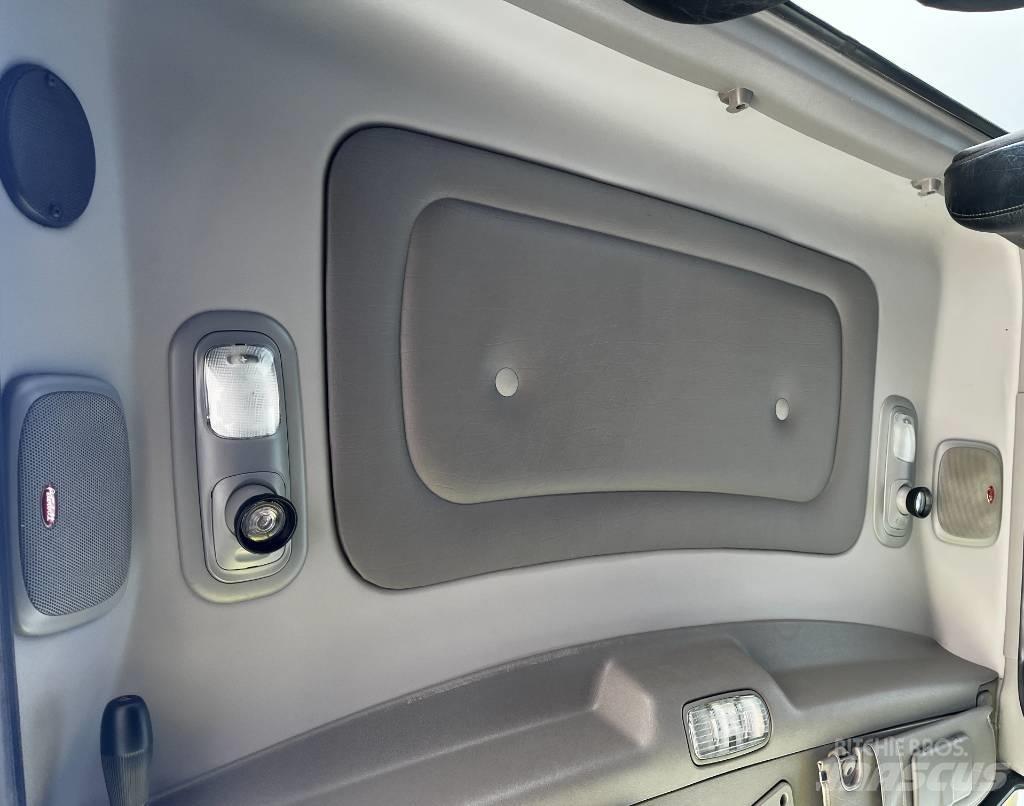 Peterbilt 389 Truck Tractor Units