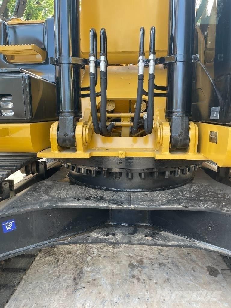 CAT 330 Midi excavators  7t - 12t