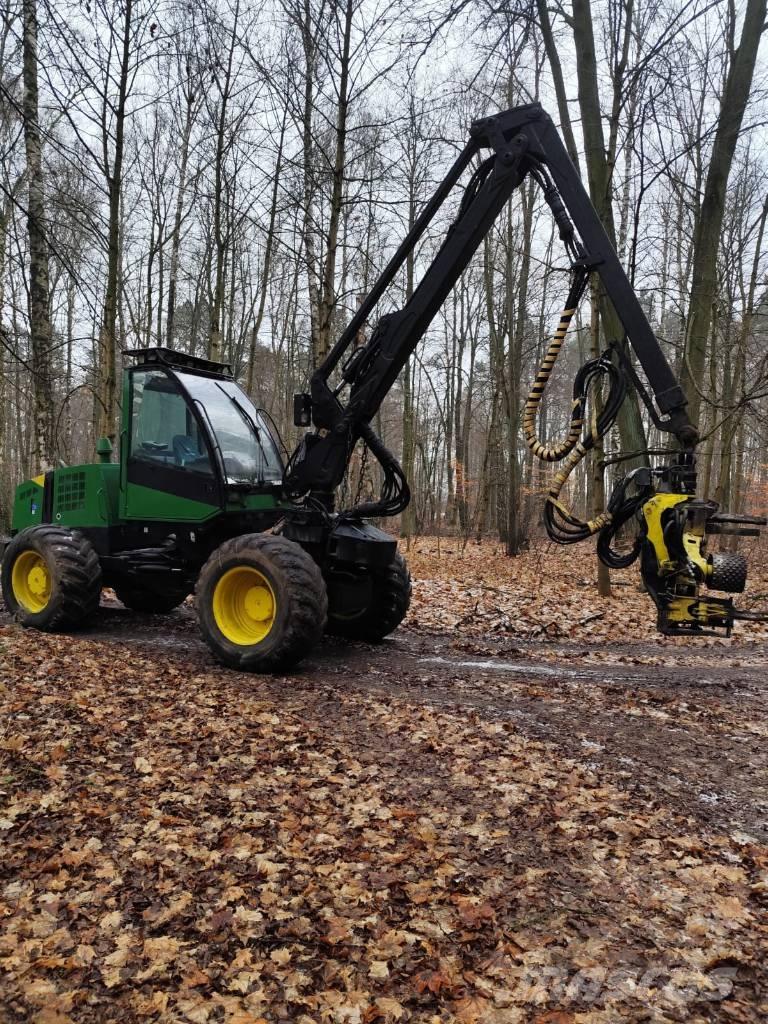 John Deere 770 Harvesters