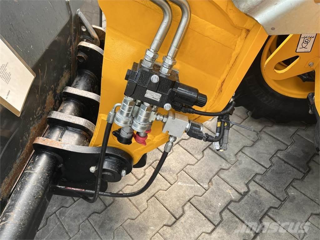 JCB 525-60 Hi Viz Farming telehandlers