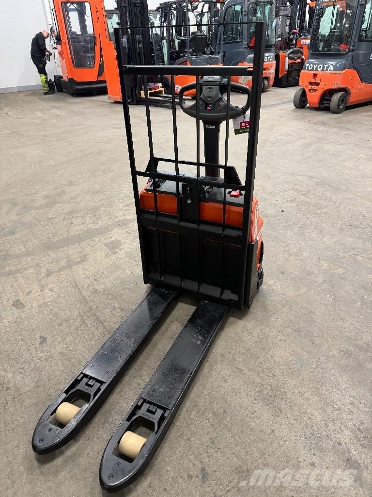 Toyota LWI160 Low lifter