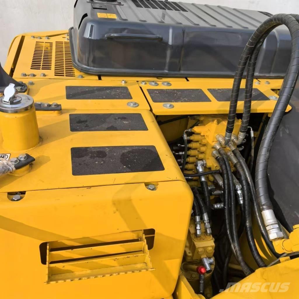 Komatsu PC 130 Midi excavators  7t - 12t