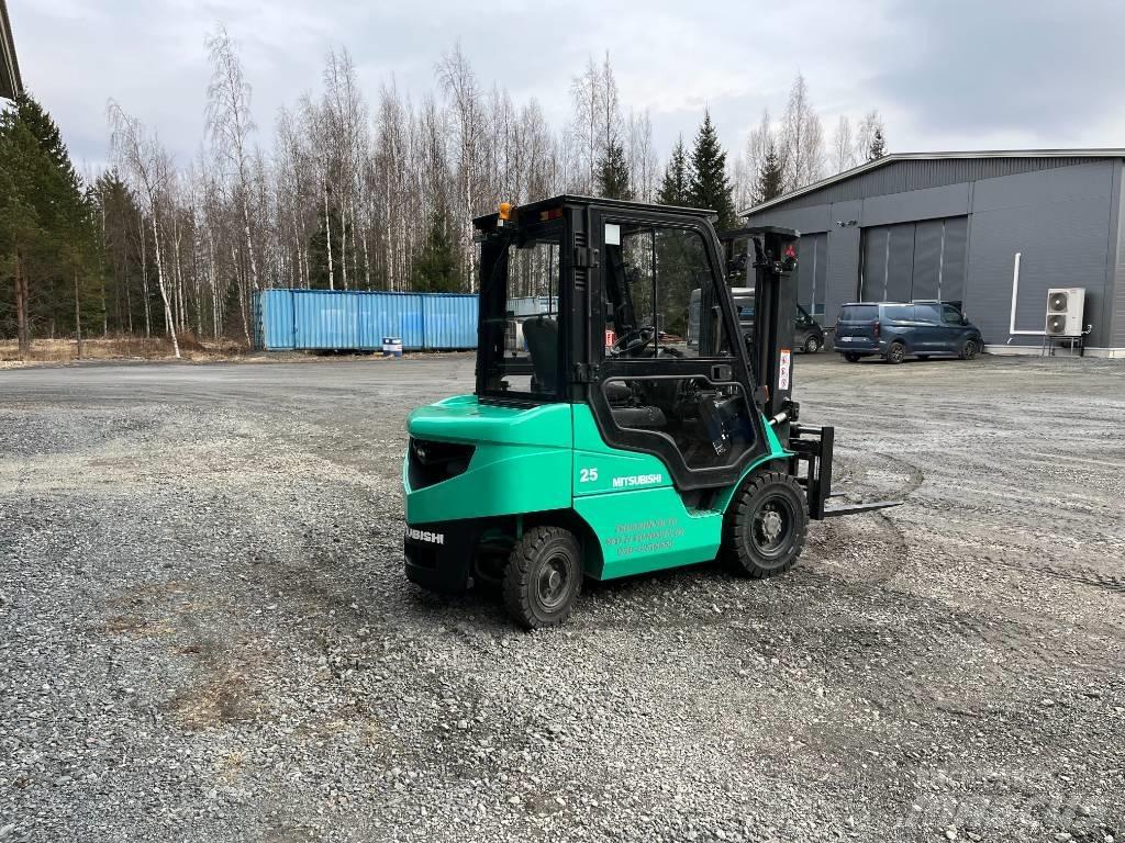 Mitsubishi FD25NT Diesel trucks