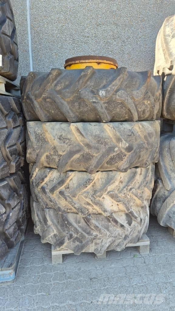  Tvillingehjul R25 Tyres, wheels and rims