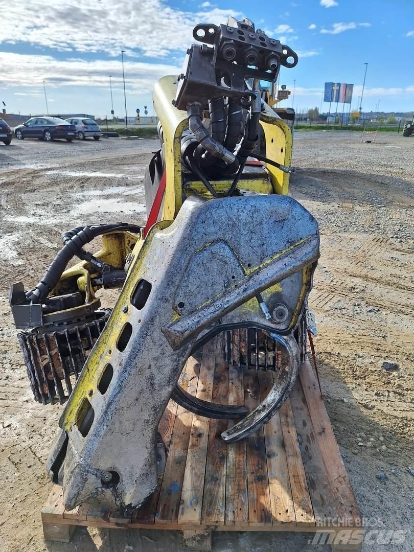 John Deere H270 Harvester heads