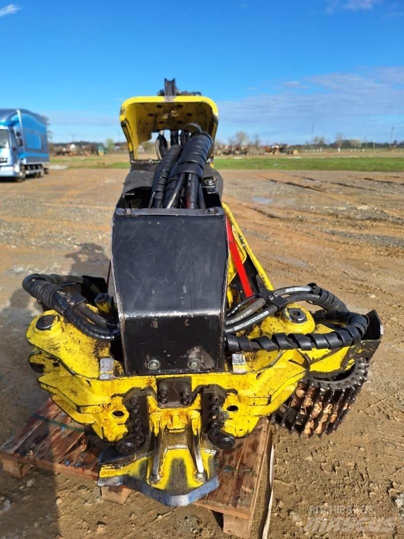 John Deere H270 Harvester heads