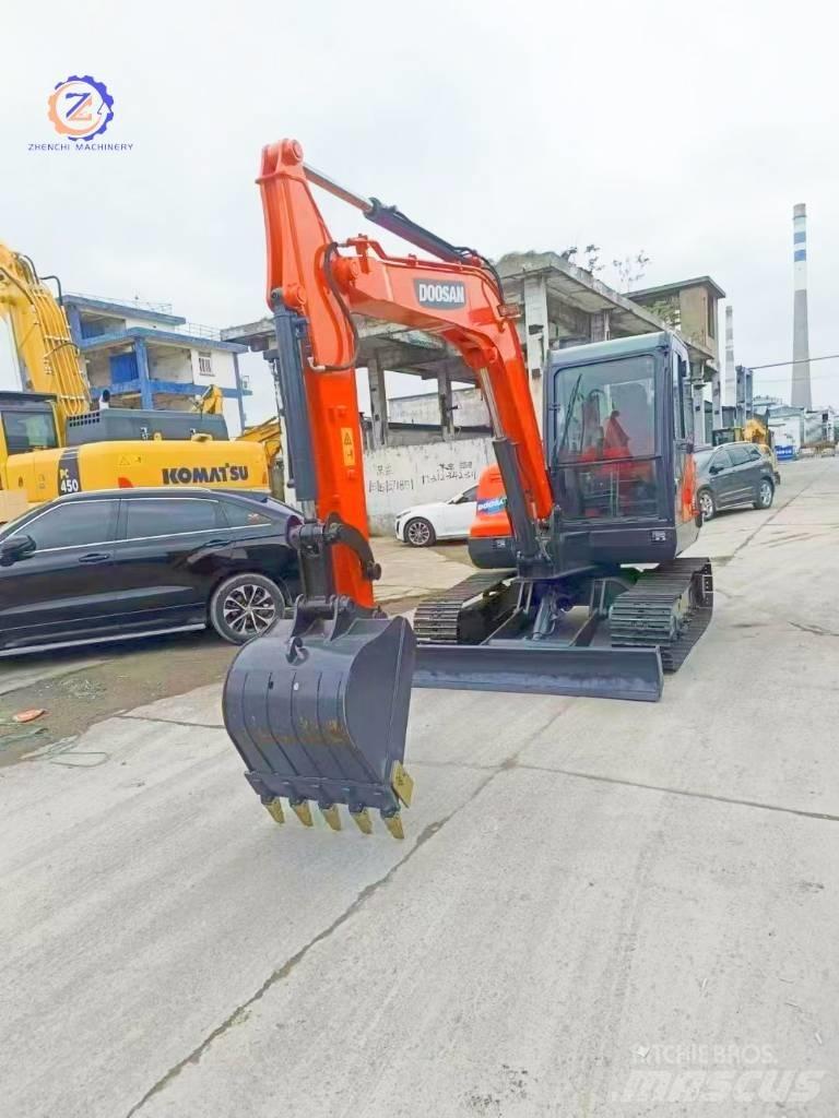 Doosan DX 55 Mini excavators < 7t