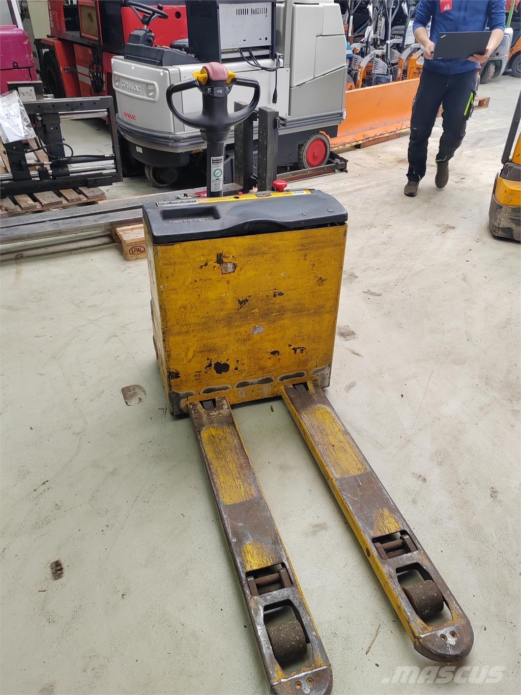 OM TL 18 Pedestrian stacker