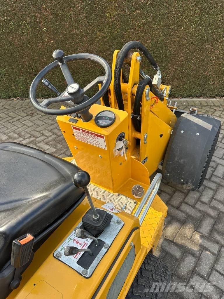 Knikmops KM 130 Multi purpose loaders