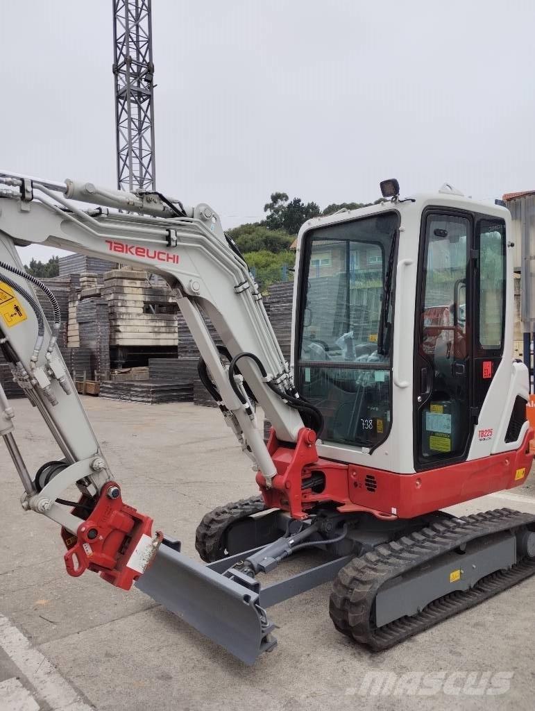 Takeuchi TB 225 Mini excavators < 7t
