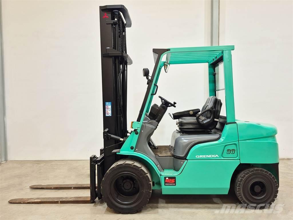 Mitsubishi FD30NTD Diesel trucks