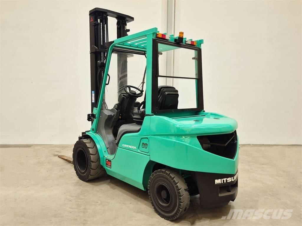 Mitsubishi FD30NTD Diesel trucks